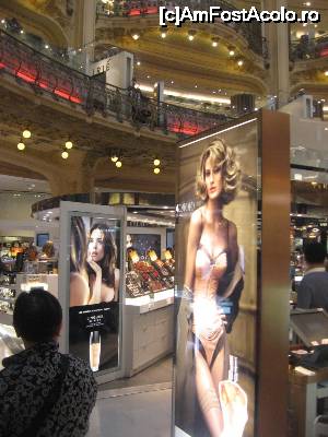 [P14] Galeriile Lafayette din Paris » foto by dorgo
 - 
<span class="allrVoted glyphicon glyphicon-heart hidden" id="av681772"></span>
<a class="m-l-10 hidden" id="sv681772" onclick="voting_Foto_DelVot(,681772,1684)" role="button">șterge vot <span class="glyphicon glyphicon-remove"></span></a>
<a id="v9681772" class=" c-red"  onclick="voting_Foto_SetVot(681772)" role="button"><span class="glyphicon glyphicon-heart-empty"></span> <b>LIKE</b> = Votează poza</a> <img class="hidden"  id="f681772W9" src="/imagini/loader.gif" border="0" /><span class="AjErrMes hidden" id="e681772ErM"></span>