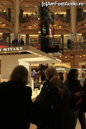 [P24] Galeriile Lafayette din Paris » foto by dorgo
 - 
<span class="allrVoted glyphicon glyphicon-heart hidden" id="av681782"></span>
<a class="m-l-10 hidden" id="sv681782" onclick="voting_Foto_DelVot(,681782,1684)" role="button">șterge vot <span class="glyphicon glyphicon-remove"></span></a>
<a id="v9681782" class=" c-red"  onclick="voting_Foto_SetVot(681782)" role="button"><span class="glyphicon glyphicon-heart-empty"></span> <b>LIKE</b> = Votează poza</a> <img class="hidden"  id="f681782W9" src="/imagini/loader.gif" border="0" /><span class="AjErrMes hidden" id="e681782ErM"></span>