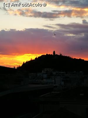 [P35] Apus de soare în Atena » foto by crismis
 - 
<span class="allrVoted glyphicon glyphicon-heart hidden" id="av947083"></span>
<a class="m-l-10 hidden" id="sv947083" onclick="voting_Foto_DelVot(,947083,1710)" role="button">șterge vot <span class="glyphicon glyphicon-remove"></span></a>
<a id="v9947083" class=" c-red"  onclick="voting_Foto_SetVot(947083)" role="button"><span class="glyphicon glyphicon-heart-empty"></span> <b>LIKE</b> = Votează poza</a> <img class="hidden"  id="f947083W9" src="/imagini/loader.gif" border="0" /><span class="AjErrMes hidden" id="e947083ErM"></span>