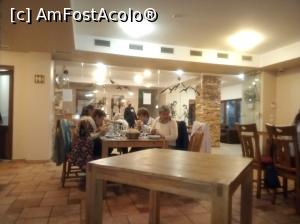 [P20] salon restaurant » foto by ile57b
 - 
<span class="allrVoted glyphicon glyphicon-heart hidden" id="av1291495"></span>
<a class="m-l-10 hidden" id="sv1291495" onclick="voting_Foto_DelVot(,1291495,1724)" role="button">șterge vot <span class="glyphicon glyphicon-remove"></span></a>
<a id="v91291495" class=" c-red"  onclick="voting_Foto_SetVot(1291495)" role="button"><span class="glyphicon glyphicon-heart-empty"></span> <b>LIKE</b> = Votează poza</a> <img class="hidden"  id="f1291495W9" src="/imagini/loader.gif" border="0" /><span class="AjErrMes hidden" id="e1291495ErM"></span>
