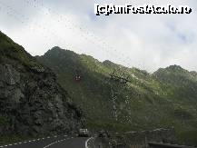 [P01] Transfăgărăşan - unii pe cablu... alţii pe roţi... » foto by turist.real
 - 
<span class="allrVoted glyphicon glyphicon-heart hidden" id="av191505"></span>
<a class="m-l-10 hidden" id="sv191505" onclick="voting_Foto_DelVot(,191505,1790)" role="button">șterge vot <span class="glyphicon glyphicon-remove"></span></a>
<a id="v9191505" class=" c-red"  onclick="voting_Foto_SetVot(191505)" role="button"><span class="glyphicon glyphicon-heart-empty"></span> <b>LIKE</b> = Votează poza</a> <img class="hidden"  id="f191505W9" src="/imagini/loader.gif" border="0" /><span class="AjErrMes hidden" id="e191505ErM"></span>