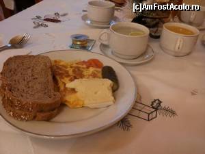 [P11] nici acasa nu ma delectez in fiecare zi cu brie si somon fume dar aici daca este de ce nu?  » foto by roth
 - 
<span class="allrVoted glyphicon glyphicon-heart hidden" id="av595735"></span>
<a class="m-l-10 hidden" id="sv595735" onclick="voting_Foto_DelVot(,595735,1819)" role="button">șterge vot <span class="glyphicon glyphicon-remove"></span></a>
<a id="v9595735" class=" c-red"  onclick="voting_Foto_SetVot(595735)" role="button"><span class="glyphicon glyphicon-heart-empty"></span> <b>LIKE</b> = Votează poza</a> <img class="hidden"  id="f595735W9" src="/imagini/loader.gif" border="0" /><span class="AjErrMes hidden" id="e595735ErM"></span>