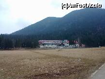 [P33] Complexul Ana Hotels, vazut de departe, din artera principala a statiunii Poiana Brasov. In mijloc este intrarea principala in complex, cu Hotel Sport. In dreapta, printre brazi, este Hotel Bradul. In stanga, tot in spatele brazilor este Hotel Poiana. » foto by sharky1973
 - 
<span class="allrVoted glyphicon glyphicon-heart hidden" id="av194184"></span>
<a class="m-l-10 hidden" id="sv194184" onclick="voting_Foto_DelVot(,194184,1828)" role="button">șterge vot <span class="glyphicon glyphicon-remove"></span></a>
<a id="v9194184" class=" c-red"  onclick="voting_Foto_SetVot(194184)" role="button"><span class="glyphicon glyphicon-heart-empty"></span> <b>LIKE</b> = Votează poza</a> <img class="hidden"  id="f194184W9" src="/imagini/loader.gif" border="0" /><span class="AjErrMes hidden" id="e194184ErM"></span>