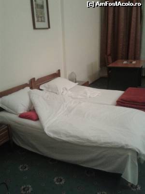 [P01] Camera din Hotel Coroana » foto by spiros
 - 
<span class="allrVoted glyphicon glyphicon-heart hidden" id="av560014"></span>
<a class="m-l-10 hidden" id="sv560014" onclick="voting_Foto_DelVot(,560014,1834)" role="button">șterge vot <span class="glyphicon glyphicon-remove"></span></a>
<a id="v9560014" class=" c-red"  onclick="voting_Foto_SetVot(560014)" role="button"><span class="glyphicon glyphicon-heart-empty"></span> <b>LIKE</b> = Votează poza</a> <img class="hidden"  id="f560014W9" src="/imagini/loader.gif" border="0" /><span class="AjErrMes hidden" id="e560014ErM"></span>