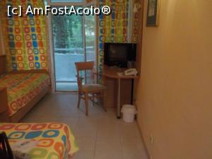 [P12] Din hol spre balcon. Asta era toată camera! În spatele meu este holul cu baia și dulapul.  » foto by Zoazore
 - 
<span class="allrVoted glyphicon glyphicon-heart hidden" id="av980287"></span>
<a class="m-l-10 hidden" id="sv980287" onclick="voting_Foto_DelVot(,980287,1853)" role="button">șterge vot <span class="glyphicon glyphicon-remove"></span></a>
<a id="v9980287" class=" c-red"  onclick="voting_Foto_SetVot(980287)" role="button"><span class="glyphicon glyphicon-heart-empty"></span> <b>LIKE</b> = Votează poza</a> <img class="hidden"  id="f980287W9" src="/imagini/loader.gif" border="0" /><span class="AjErrMes hidden" id="e980287ErM"></span>