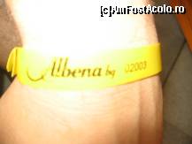 [P10] Pentru cei care nu stiu, la inceputul sejurului primesti o bratara. La Hotel Kompas aceasta este galbena... cum se vede si in poz(n)a. » foto by sharky1973
 - 
<span class="allrVoted glyphicon glyphicon-heart hidden" id="av107023"></span>
<a class="m-l-10 hidden" id="sv107023" onclick="voting_Foto_DelVot(,107023,1859)" role="button">șterge vot <span class="glyphicon glyphicon-remove"></span></a>
<a id="v9107023" class=" c-red"  onclick="voting_Foto_SetVot(107023)" role="button"><span class="glyphicon glyphicon-heart-empty"></span> <b>LIKE</b> = Votează poza</a> <img class="hidden"  id="f107023W9" src="/imagini/loader.gif" border="0" /><span class="AjErrMes hidden" id="e107023ErM"></span>