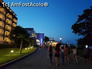 [P01] La plimbare prin Nisipurile de Aur; în față se poate vedea Hotelul Berlin Golden Beach (cu lumină albastră).  » foto by Floryn81
 - 
<span class="allrVoted glyphicon glyphicon-heart hidden" id="av1081390"></span>
<a class="m-l-10 hidden" id="sv1081390" onclick="voting_Foto_DelVot(,1081390,1869)" role="button">șterge vot <span class="glyphicon glyphicon-remove"></span></a>
<a id="v91081390" class=" c-red"  onclick="voting_Foto_SetVot(1081390)" role="button"><span class="glyphicon glyphicon-heart-empty"></span> <b>LIKE</b> = Votează poza</a> <img class="hidden"  id="f1081390W9" src="/imagini/loader.gif" border="0" /><span class="AjErrMes hidden" id="e1081390ErM"></span>