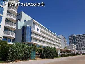 [P03] Hotelul Berlin Golden Beach văzut de pe aleea din față.  » foto by Floryn81
 - 
<span class="allrVoted glyphicon glyphicon-heart hidden" id="av1081392"></span>
<a class="m-l-10 hidden" id="sv1081392" onclick="voting_Foto_DelVot(,1081392,1869)" role="button">șterge vot <span class="glyphicon glyphicon-remove"></span></a>
<a id="v91081392" class=" c-red"  onclick="voting_Foto_SetVot(1081392)" role="button"><span class="glyphicon glyphicon-heart-empty"></span> <b>LIKE</b> = Votează poza</a> <img class="hidden"  id="f1081392W9" src="/imagini/loader.gif" border="0" /><span class="AjErrMes hidden" id="e1081392ErM"></span>