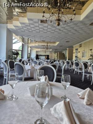 [P13] Restaurantul, sala mare » foto by adrianaglogo
 - 
<span class="allrVoted glyphicon glyphicon-heart hidden" id="av1536356"></span>
<a class="m-l-10 hidden" id="sv1536356" onclick="voting_Foto_DelVot(,1536356,1891)" role="button">șterge vot <span class="glyphicon glyphicon-remove"></span></a>
<a id="v91536356" class=" c-red"  onclick="voting_Foto_SetVot(1536356)" role="button"><span class="glyphicon glyphicon-heart-empty"></span> <b>LIKE</b> = Votează poza</a> <img class="hidden"  id="f1536356W9" src="/imagini/loader.gif" border="0" /><span class="AjErrMes hidden" id="e1536356ErM"></span>