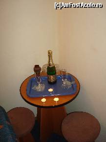 [P03] Sampanie si lumanari care erau deja aprinse cand am intrat in camera » foto by pink_gabi*
 - 
<span class="allrVoted glyphicon glyphicon-heart hidden" id="av63202"></span>
<a class="m-l-10 hidden" id="sv63202" onclick="voting_Foto_DelVot(,63202,1905)" role="button">șterge vot <span class="glyphicon glyphicon-remove"></span></a>
<a id="v963202" class=" c-red"  onclick="voting_Foto_SetVot(63202)" role="button"><span class="glyphicon glyphicon-heart-empty"></span> <b>LIKE</b> = Votează poza</a> <img class="hidden"  id="f63202W9" src="/imagini/loader.gif" border="0" /><span class="AjErrMes hidden" id="e63202ErM"></span>