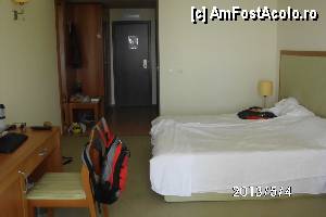 [P06] camera vazuta dinspre balcon, mai are si canapeaua in dreapta si o masuta mica.  » foto by roth
 - 
<span class="allrVoted glyphicon glyphicon-heart hidden" id="av417446"></span>
<a class="m-l-10 hidden" id="sv417446" onclick="voting_Foto_DelVot(,417446,1924)" role="button">șterge vot <span class="glyphicon glyphicon-remove"></span></a>
<a id="v9417446" class=" c-red"  onclick="voting_Foto_SetVot(417446)" role="button"><span class="glyphicon glyphicon-heart-empty"></span> <b>LIKE</b> = Votează poza</a> <img class="hidden"  id="f417446W9" src="/imagini/loader.gif" border="0" /><span class="AjErrMes hidden" id="e417446ErM"></span>