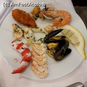 [P03] La restaurant, intr-o seara » foto by Storia
 - 
<span class="allrVoted glyphicon glyphicon-heart hidden" id="av1099921"></span>
<a class="m-l-10 hidden" id="sv1099921" onclick="voting_Foto_DelVot(,1099921,1941)" role="button">șterge vot <span class="glyphicon glyphicon-remove"></span></a>
<a id="v91099921" class=" c-red"  onclick="voting_Foto_SetVot(1099921)" role="button"><span class="glyphicon glyphicon-heart-empty"></span> <b>LIKE</b> = Votează poza</a> <img class="hidden"  id="f1099921W9" src="/imagini/loader.gif" border="0" /><span class="AjErrMes hidden" id="e1099921ErM"></span>