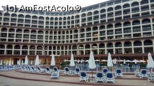 [P27] Vedere către piscină de la restaurant » foto by calim
 - 
<span class="allrVoted glyphicon glyphicon-heart hidden" id="av1175455"></span>
<a class="m-l-10 hidden" id="sv1175455" onclick="voting_Foto_DelVot(,1175455,1941)" role="button">șterge vot <span class="glyphicon glyphicon-remove"></span></a>
<a id="v91175455" class=" c-red"  onclick="voting_Foto_SetVot(1175455)" role="button"><span class="glyphicon glyphicon-heart-empty"></span> <b>LIKE</b> = Votează poza</a> <img class="hidden"  id="f1175455W9" src="/imagini/loader.gif" border="0" /><span class="AjErrMes hidden" id="e1175455ErM"></span>