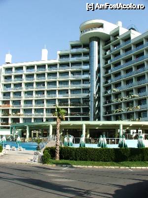 [P03] hotelul vazut dinspre piscina » foto by pmarius
 - 
<span class="allrVoted glyphicon glyphicon-heart hidden" id="av438775"></span>
<a class="m-l-10 hidden" id="sv438775" onclick="voting_Foto_DelVot(,438775,1942)" role="button">șterge vot <span class="glyphicon glyphicon-remove"></span></a>
<a id="v9438775" class=" c-red"  onclick="voting_Foto_SetVot(438775)" role="button"><span class="glyphicon glyphicon-heart-empty"></span> <b>LIKE</b> = Votează poza</a> <img class="hidden"  id="f438775W9" src="/imagini/loader.gif" border="0" /><span class="AjErrMes hidden" id="e438775ErM"></span>