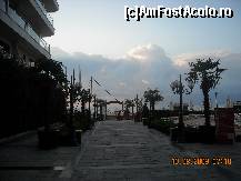 [P13] dimineata, spre plaja hotelului » foto by danbe
 - 
<span class="allrVoted glyphicon glyphicon-heart hidden" id="av17565"></span>
<a class="m-l-10 hidden" id="sv17565" onclick="voting_Foto_DelVot(,17565,1946)" role="button">șterge vot <span class="glyphicon glyphicon-remove"></span></a>
<a id="v917565" class=" c-red"  onclick="voting_Foto_SetVot(17565)" role="button"><span class="glyphicon glyphicon-heart-empty"></span> <b>LIKE</b> = Votează poza</a> <img class="hidden"  id="f17565W9" src="/imagini/loader.gif" border="0" /><span class="AjErrMes hidden" id="e17565ErM"></span>