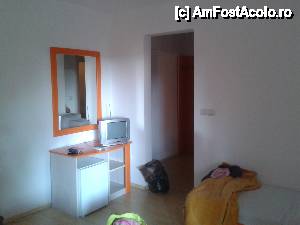 [P13] Interior camera, spre hol » foto by bigbrother
 - 
<span class="allrVoted glyphicon glyphicon-heart hidden" id="av446554"></span>
<a class="m-l-10 hidden" id="sv446554" onclick="voting_Foto_DelVot(,446554,1955)" role="button">șterge vot <span class="glyphicon glyphicon-remove"></span></a>
<a id="v9446554" class=" c-red"  onclick="voting_Foto_SetVot(446554)" role="button"><span class="glyphicon glyphicon-heart-empty"></span> <b>LIKE</b> = Votează poza</a> <img class="hidden"  id="f446554W9" src="/imagini/loader.gif" border="0" /><span class="AjErrMes hidden" id="e446554ErM"></span>