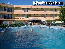 [P04] piscina si barul » foto by dorupetre
 - 
<span class="allrVoted glyphicon glyphicon-heart hidden" id="av49022"></span>
<a class="m-l-10 hidden" id="sv49022" onclick="voting_Foto_DelVot(,49022,1955)" role="button">șterge vot <span class="glyphicon glyphicon-remove"></span></a>
<a id="v949022" class=" c-red"  onclick="voting_Foto_SetVot(49022)" role="button"><span class="glyphicon glyphicon-heart-empty"></span> <b>LIKE</b> = Votează poza</a> <img class="hidden"  id="f49022W9" src="/imagini/loader.gif" border="0" /><span class="AjErrMes hidden" id="e49022ErM"></span>
