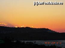 [P17] Apus de soare. Se varsase o galeata de rosu si portocaliu pe cer, Superb » foto by MCM
 - 
<span class="allrVoted glyphicon glyphicon-heart hidden" id="av308080"></span>
<a class="m-l-10 hidden" id="sv308080" onclick="voting_Foto_DelVot(,308080,1956)" role="button">șterge vot <span class="glyphicon glyphicon-remove"></span></a>
<a id="v9308080" class=" c-red"  onclick="voting_Foto_SetVot(308080)" role="button"><span class="glyphicon glyphicon-heart-empty"></span> <b>LIKE</b> = Votează poza</a> <img class="hidden"  id="f308080W9" src="/imagini/loader.gif" border="0" /><span class="AjErrMes hidden" id="e308080ErM"></span>
