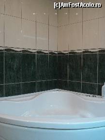 [P15] Jacuzzi. Cred că am fost primii care l-am folosit. Când am dat drumul la instalație a ieșit rugină pe orificii. » foto by lucsim
 - 
<span class="allrVoted glyphicon glyphicon-heart hidden" id="av231483"></span>
<a class="m-l-10 hidden" id="sv231483" onclick="voting_Foto_DelVot(,231483,1981)" role="button">șterge vot <span class="glyphicon glyphicon-remove"></span></a>
<a id="v9231483" class=" c-red"  onclick="voting_Foto_SetVot(231483)" role="button"><span class="glyphicon glyphicon-heart-empty"></span> <b>LIKE</b> = Votează poza</a> <img class="hidden"  id="f231483W9" src="/imagini/loader.gif" border="0" /><span class="AjErrMes hidden" id="e231483ErM"></span>