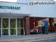 [P06] Terasa și intrarea în restaurant. » foto by lucsim
 - 
<span class="allrVoted glyphicon glyphicon-heart hidden" id="av231471"></span>
<a class="m-l-10 hidden" id="sv231471" onclick="voting_Foto_DelVot(,231471,1981)" role="button">șterge vot <span class="glyphicon glyphicon-remove"></span></a>
<a id="v9231471" class=" c-red"  onclick="voting_Foto_SetVot(231471)" role="button"><span class="glyphicon glyphicon-heart-empty"></span> <b>LIKE</b> = Votează poza</a> <img class="hidden"  id="f231471W9" src="/imagini/loader.gif" border="0" /><span class="AjErrMes hidden" id="e231471ErM"></span>