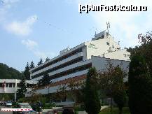 [P03] Hotel Moneasa, din parcare. » foto by creivean
 - 
<span class="allrVoted glyphicon glyphicon-heart hidden" id="av108882"></span>
<a class="m-l-10 hidden" id="sv108882" onclick="voting_Foto_DelVot(,108882,1981)" role="button">șterge vot <span class="glyphicon glyphicon-remove"></span></a>
<a id="v9108882" class=" c-red"  onclick="voting_Foto_SetVot(108882)" role="button"><span class="glyphicon glyphicon-heart-empty"></span> <b>LIKE</b> = Votează poza</a> <img class="hidden"  id="f108882W9" src="/imagini/loader.gif" border="0" /><span class="AjErrMes hidden" id="e108882ErM"></span>