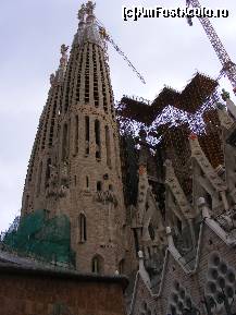[P32] Sagrada Familia, din pacate schelele se vor mai vedea aici zeci de ani » foto by zpedro*
 - 
<span class="allrVoted glyphicon glyphicon-heart hidden" id="av95896"></span>
<a class="m-l-10 hidden" id="sv95896" onclick="voting_Foto_DelVot(,95896,1999)" role="button">șterge vot <span class="glyphicon glyphicon-remove"></span></a>
<a id="v995896" class=" c-red"  onclick="voting_Foto_SetVot(95896)" role="button"><span class="glyphicon glyphicon-heart-empty"></span> <b>LIKE</b> = Votează poza</a> <img class="hidden"  id="f95896W9" src="/imagini/loader.gif" border="0" /><span class="AjErrMes hidden" id="e95896ErM"></span>