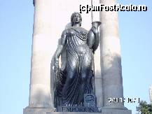 [P42] Statuie in Pta Catalunia spre Tiangle » foto by roth
 - 
<span class="allrVoted glyphicon glyphicon-heart hidden" id="av266088"></span>
<a class="m-l-10 hidden" id="sv266088" onclick="voting_Foto_DelVot(,266088,1999)" role="button">șterge vot <span class="glyphicon glyphicon-remove"></span></a>
<a id="v9266088" class=" c-red"  onclick="voting_Foto_SetVot(266088)" role="button"><span class="glyphicon glyphicon-heart-empty"></span> <b>LIKE</b> = Votează poza</a> <img class="hidden"  id="f266088W9" src="/imagini/loader.gif" border="0" /><span class="AjErrMes hidden" id="e266088ErM"></span>