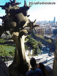 [P33] Unul dintre balconasele unde puteti poposi si va fotografia. Ii puteti lasa sa coboare pe cei care vin din spatele vostru si vor sa va depaseasca. Pe scari, nu incap doua persoane in acelasi timp. Fatada Nasterii - Sagrada Familia. » foto by TraianS
 - 
<span class="allrVoted glyphicon glyphicon-heart hidden" id="av294225"></span>
<a class="m-l-10 hidden" id="sv294225" onclick="voting_Foto_DelVot(,294225,1999)" role="button">șterge vot <span class="glyphicon glyphicon-remove"></span></a>
<a id="v9294225" class=" c-red"  onclick="voting_Foto_SetVot(294225)" role="button"><span class="glyphicon glyphicon-heart-empty"></span> <b>LIKE</b> = Votează poza</a> <img class="hidden"  id="f294225W9" src="/imagini/loader.gif" border="0" /><span class="AjErrMes hidden" id="e294225ErM"></span>