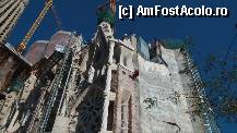 [P60] Om la lucru. In costum de alpinist, manuia ceva la pietrele care acopereau fatada. Poza facuta din statia de autobuz. Sagrada Familia. » foto by TraianS
 - 
<span class="allrVoted glyphicon glyphicon-heart hidden" id="av294261"></span>
<a class="m-l-10 hidden" id="sv294261" onclick="voting_Foto_DelVot(,294261,1999)" role="button">șterge vot <span class="glyphicon glyphicon-remove"></span></a>
<a id="v9294261" class=" c-red"  onclick="voting_Foto_SetVot(294261)" role="button"><span class="glyphicon glyphicon-heart-empty"></span> <b>LIKE</b> = Votează poza</a> <img class="hidden"  id="f294261W9" src="/imagini/loader.gif" border="0" /><span class="AjErrMes hidden" id="e294261ErM"></span>
