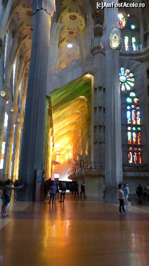 [P14] Curcubeul din Sagrada Familia » foto by iuliaen
 - 
<span class="allrVoted glyphicon glyphicon-heart hidden" id="av616317"></span>
<a class="m-l-10 hidden" id="sv616317" onclick="voting_Foto_DelVot(,616317,1999)" role="button">șterge vot <span class="glyphicon glyphicon-remove"></span></a>
<a id="v9616317" class=" c-red"  onclick="voting_Foto_SetVot(616317)" role="button"><span class="glyphicon glyphicon-heart-empty"></span> <b>LIKE</b> = Votează poza</a> <img class="hidden"  id="f616317W9" src="/imagini/loader.gif" border="0" /><span class="AjErrMes hidden" id="e616317ErM"></span>
