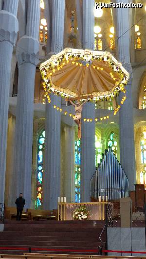 [P16] Vedere spre altarul bazilicii Sagrada Familia » foto by iuliaen
 - 
<span class="allrVoted glyphicon glyphicon-heart hidden" id="av616319"></span>
<a class="m-l-10 hidden" id="sv616319" onclick="voting_Foto_DelVot(,616319,1999)" role="button">șterge vot <span class="glyphicon glyphicon-remove"></span></a>
<a id="v9616319" class=" c-red"  onclick="voting_Foto_SetVot(616319)" role="button"><span class="glyphicon glyphicon-heart-empty"></span> <b>LIKE</b> = Votează poza</a> <img class="hidden"  id="f616319W9" src="/imagini/loader.gif" border="0" /><span class="AjErrMes hidden" id="e616319ErM"></span>