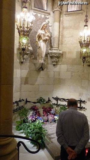 [P18] Mormântul lui Antoni Gaudi în cripta din Sagrada Familia. Intrarea este separată de bazilică, fiind undeva în partea stângă cum priviţi spre faţada Patimilor.  » foto by iuliaen
 - 
<span class="allrVoted glyphicon glyphicon-heart hidden" id="av616321"></span>
<a class="m-l-10 hidden" id="sv616321" onclick="voting_Foto_DelVot(,616321,1999)" role="button">șterge vot <span class="glyphicon glyphicon-remove"></span></a>
<a id="v9616321" class=" c-red"  onclick="voting_Foto_SetVot(616321)" role="button"><span class="glyphicon glyphicon-heart-empty"></span> <b>LIKE</b> = Votează poza</a> <img class="hidden"  id="f616321W9" src="/imagini/loader.gif" border="0" /><span class="AjErrMes hidden" id="e616321ErM"></span>