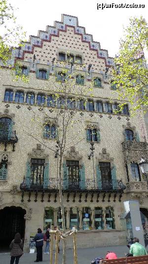 [P37] Casa Amatller - una dintre casele din Manzana de la Discordia » foto by iuliaen
 - 
<span class="allrVoted glyphicon glyphicon-heart hidden" id="av616340"></span>
<a class="m-l-10 hidden" id="sv616340" onclick="voting_Foto_DelVot(,616340,1999)" role="button">șterge vot <span class="glyphicon glyphicon-remove"></span></a>
<a id="v9616340" class=" c-red"  onclick="voting_Foto_SetVot(616340)" role="button"><span class="glyphicon glyphicon-heart-empty"></span> <b>LIKE</b> = Votează poza</a> <img class="hidden"  id="f616340W9" src="/imagini/loader.gif" border="0" /><span class="AjErrMes hidden" id="e616340ErM"></span>