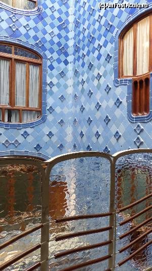 [P41] Faţada curţii interioare în Casa Batllo » foto by iuliaen
 - 
<span class="allrVoted glyphicon glyphicon-heart hidden" id="av616344"></span>
<a class="m-l-10 hidden" id="sv616344" onclick="voting_Foto_DelVot(,616344,1999)" role="button">șterge vot <span class="glyphicon glyphicon-remove"></span></a>
<a id="v9616344" class=" c-red"  onclick="voting_Foto_SetVot(616344)" role="button"><span class="glyphicon glyphicon-heart-empty"></span> <b>LIKE</b> = Votează poza</a> <img class="hidden"  id="f616344W9" src="/imagini/loader.gif" border="0" /><span class="AjErrMes hidden" id="e616344ErM"></span>