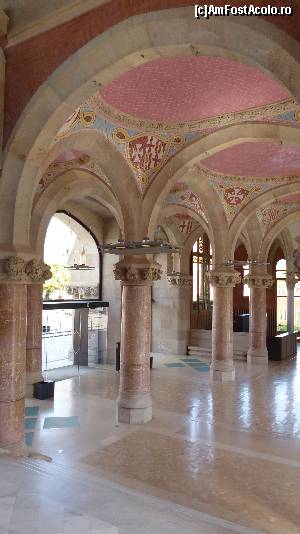 [P13] Cupola Pavilionului Administrativ, cu arcadele decorate cu elemente simbolice » foto by iuliaen
 - 
<span class="allrVoted glyphicon glyphicon-heart hidden" id="av616655"></span>
<a class="m-l-10 hidden" id="sv616655" onclick="voting_Foto_DelVot(,616655,1999)" role="button">șterge vot <span class="glyphicon glyphicon-remove"></span></a>
<a id="v9616655" class=" c-red"  onclick="voting_Foto_SetVot(616655)" role="button"><span class="glyphicon glyphicon-heart-empty"></span> <b>LIKE</b> = Votează poza</a> <img class="hidden"  id="f616655W9" src="/imagini/loader.gif" border="0" /><span class="AjErrMes hidden" id="e616655ErM"></span>