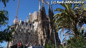 [P17] In stanga se observa fatada nou adaugata, dar si cea originala, a lui Gaudi.  » foto by ania
 - 
<span class="allrVoted glyphicon glyphicon-heart hidden" id="av570510"></span>
<a class="m-l-10 hidden" id="sv570510" onclick="voting_Foto_DelVot(,570510,1999)" role="button">șterge vot <span class="glyphicon glyphicon-remove"></span></a>
<a id="v9570510" class=" c-red"  onclick="voting_Foto_SetVot(570510)" role="button"><span class="glyphicon glyphicon-heart-empty"></span> <b>LIKE</b> = Votează poza</a> <img class="hidden"  id="f570510W9" src="/imagini/loader.gif" border="0" /><span class="AjErrMes hidden" id="e570510ErM"></span>