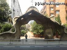 [P20] Statuie a lui Gaudi » foto by albena
 - 
<span class="allrVoted glyphicon glyphicon-heart hidden" id="av469359"></span>
<a class="m-l-10 hidden" id="sv469359" onclick="voting_Foto_DelVot(,469359,1999)" role="button">șterge vot <span class="glyphicon glyphicon-remove"></span></a>
<a id="v9469359" class=" c-red"  onclick="voting_Foto_SetVot(469359)" role="button"><span class="glyphicon glyphicon-heart-empty"></span> <b>LIKE</b> = Votează poza</a> <img class="hidden"  id="f469359W9" src="/imagini/loader.gif" border="0" /><span class="AjErrMes hidden" id="e469359ErM"></span>