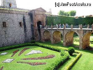 [P05] Castelul Montjuic-intrare » foto by Ricone
 - 
<span class="allrVoted glyphicon glyphicon-heart hidden" id="av422413"></span>
<a class="m-l-10 hidden" id="sv422413" onclick="voting_Foto_DelVot(,422413,1999)" role="button">șterge vot <span class="glyphicon glyphicon-remove"></span></a>
<a id="v9422413" class=" c-red"  onclick="voting_Foto_SetVot(422413)" role="button"><span class="glyphicon glyphicon-heart-empty"></span> <b>LIKE</b> = Votează poza</a> <img class="hidden"  id="f422413W9" src="/imagini/loader.gif" border="0" /><span class="AjErrMes hidden" id="e422413ErM"></span>