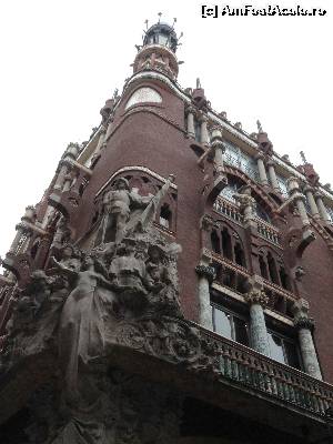[P19] cea mai iubita fortareata a muzicii catalane: Palau de la Musica, amplasat unde altundeva decat in Barri gotic.  » foto by simon_niculae
 - 
<span class="allrVoted glyphicon glyphicon-heart hidden" id="av521897"></span>
<a class="m-l-10 hidden" id="sv521897" onclick="voting_Foto_DelVot(,521897,1999)" role="button">șterge vot <span class="glyphicon glyphicon-remove"></span></a>
<a id="v9521897" class=" c-red"  onclick="voting_Foto_SetVot(521897)" role="button"><span class="glyphicon glyphicon-heart-empty"></span> <b>LIKE</b> = Votează poza</a> <img class="hidden"  id="f521897W9" src="/imagini/loader.gif" border="0" /><span class="AjErrMes hidden" id="e521897ErM"></span>