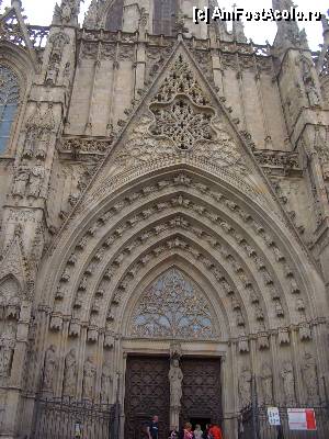 [P31] Intrarea spre Catedrala de la Seu...  » foto by marcemicu
 - 
<span class="allrVoted glyphicon glyphicon-heart hidden" id="av382836"></span>
<a class="m-l-10 hidden" id="sv382836" onclick="voting_Foto_DelVot(,382836,1999)" role="button">șterge vot <span class="glyphicon glyphicon-remove"></span></a>
<a id="v9382836" class=" c-red"  onclick="voting_Foto_SetVot(382836)" role="button"><span class="glyphicon glyphicon-heart-empty"></span> <b>LIKE</b> = Votează poza</a> <img class="hidden"  id="f382836W9" src="/imagini/loader.gif" border="0" /><span class="AjErrMes hidden" id="e382836ErM"></span>