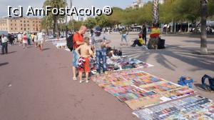 [P51] migranti in port vell. la unul din cearceafuri se confectionau bratari din ate, . se faceau pe loc in 5 minute cu orice nume si design. cost 2 eur » foto by adutza_ghiocel
 - 
<span class="allrVoted glyphicon glyphicon-heart hidden" id="av920207"></span>
<a class="m-l-10 hidden" id="sv920207" onclick="voting_Foto_DelVot(,920207,1999)" role="button">șterge vot <span class="glyphicon glyphicon-remove"></span></a>
<a id="v9920207" class=" c-red"  onclick="voting_Foto_SetVot(920207)" role="button"><span class="glyphicon glyphicon-heart-empty"></span> <b>LIKE</b> = Votează poza</a> <img class="hidden"  id="f920207W9" src="/imagini/loader.gif" border="0" /><span class="AjErrMes hidden" id="e920207ErM"></span>