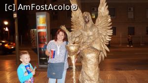 [P69] o altfel de statuie pe rambla. parea atat de reala...  » foto by adutza_ghiocel
 - 
<span class="allrVoted glyphicon glyphicon-heart hidden" id="av920248"></span>
<a class="m-l-10 hidden" id="sv920248" onclick="voting_Foto_DelVot(,920248,1999)" role="button">șterge vot <span class="glyphicon glyphicon-remove"></span></a>
<a id="v9920248" class=" c-red"  onclick="voting_Foto_SetVot(920248)" role="button"><span class="glyphicon glyphicon-heart-empty"></span> <b>LIKE</b> = Votează poza</a> <img class="hidden"  id="f920248W9" src="/imagini/loader.gif" border="0" /><span class="AjErrMes hidden" id="e920248ErM"></span>
