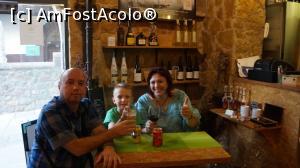 [P80] intr-o vinoteca din poble espanyol. am baut un vin din zona de sud a spaniei. tare, tare de tot, la oboseala care o stransesem, fix in picioare mi s-a dus!  » foto by adutza_ghiocel
 - 
<span class="allrVoted glyphicon glyphicon-heart hidden" id="av920259"></span>
<a class="m-l-10 hidden" id="sv920259" onclick="voting_Foto_DelVot(,920259,1999)" role="button">șterge vot <span class="glyphicon glyphicon-remove"></span></a>
<a id="v9920259" class=" c-red"  onclick="voting_Foto_SetVot(920259)" role="button"><span class="glyphicon glyphicon-heart-empty"></span> <b>LIKE</b> = Votează poza</a> <img class="hidden"  id="f920259W9" src="/imagini/loader.gif" border="0" /><span class="AjErrMes hidden" id="e920259ErM"></span>