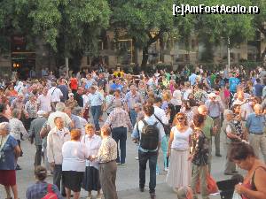 [P11] SARDANA - dansul traditional catalunez se danseaza in fata catedralei in zilele de sarbatoare.  » foto by bica adriana
 - 
<span class="allrVoted glyphicon glyphicon-heart hidden" id="av571243"></span>
<a class="m-l-10 hidden" id="sv571243" onclick="voting_Foto_DelVot(,571243,1999)" role="button">șterge vot <span class="glyphicon glyphicon-remove"></span></a>
<a id="v9571243" class=" c-red"  onclick="voting_Foto_SetVot(571243)" role="button"><span class="glyphicon glyphicon-heart-empty"></span> <b>LIKE</b> = Votează poza</a> <img class="hidden"  id="f571243W9" src="/imagini/loader.gif" border="0" /><span class="AjErrMes hidden" id="e571243ErM"></span>