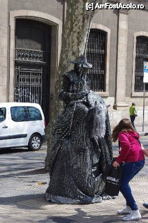 [P24] Animator de pe La Rambla - statea nemiscat si cand te apropiai te speria :)  » foto by cdiana
 - 
<span class="allrVoted glyphicon glyphicon-heart hidden" id="av432560"></span>
<a class="m-l-10 hidden" id="sv432560" onclick="voting_Foto_DelVot(,432560,1999)" role="button">șterge vot <span class="glyphicon glyphicon-remove"></span></a>
<a id="v9432560" class=" c-red"  onclick="voting_Foto_SetVot(432560)" role="button"><span class="glyphicon glyphicon-heart-empty"></span> <b>LIKE</b> = Votează poza</a> <img class="hidden"  id="f432560W9" src="/imagini/loader.gif" border="0" /><span class="AjErrMes hidden" id="e432560ErM"></span>