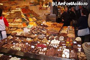 [P26] Ciocolata de toate felurile in piata aflata pe La Rambla » foto by cdiana
 - 
<span class="allrVoted glyphicon glyphicon-heart hidden" id="av432563"></span>
<a class="m-l-10 hidden" id="sv432563" onclick="voting_Foto_DelVot(,432563,1999)" role="button">șterge vot <span class="glyphicon glyphicon-remove"></span></a>
<a id="v9432563" class=" c-red"  onclick="voting_Foto_SetVot(432563)" role="button"><span class="glyphicon glyphicon-heart-empty"></span> <b>LIKE</b> = Votează poza</a> <img class="hidden"  id="f432563W9" src="/imagini/loader.gif" border="0" /><span class="AjErrMes hidden" id="e432563ErM"></span>