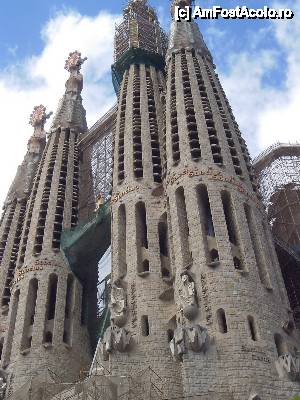 [P06] Sagrada Familia » foto by Alina Roxana
 - 
<span class="allrVoted glyphicon glyphicon-heart hidden" id="av440592"></span>
<a class="m-l-10 hidden" id="sv440592" onclick="voting_Foto_DelVot(,440592,1999)" role="button">șterge vot <span class="glyphicon glyphicon-remove"></span></a>
<a id="v9440592" class=" c-red"  onclick="voting_Foto_SetVot(440592)" role="button"><span class="glyphicon glyphicon-heart-empty"></span> <b>LIKE</b> = Votează poza</a> <img class="hidden"  id="f440592W9" src="/imagini/loader.gif" border="0" /><span class="AjErrMes hidden" id="e440592ErM"></span>
