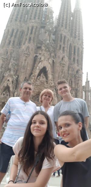[P08] Impreuna cu juniorii in fata la Sagrada Familia » foto by baron
 - 
<span class="allrVoted glyphicon glyphicon-heart hidden" id="av986085"></span>
<a class="m-l-10 hidden" id="sv986085" onclick="voting_Foto_DelVot(,986085,1999)" role="button">șterge vot <span class="glyphicon glyphicon-remove"></span></a>
<a id="v9986085" class=" c-red"  onclick="voting_Foto_SetVot(986085)" role="button"><span class="glyphicon glyphicon-heart-empty"></span> <b>LIKE</b> = Votează poza</a> <img class="hidden"  id="f986085W9" src="/imagini/loader.gif" border="0" /><span class="AjErrMes hidden" id="e986085ErM"></span>
