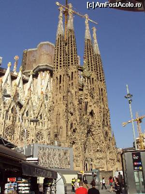 [P32] Sagrada Familia » foto by Carmen Ion
 - 
<span class="allrVoted glyphicon glyphicon-heart hidden" id="av531513"></span>
<a class="m-l-10 hidden" id="sv531513" onclick="voting_Foto_DelVot(,531513,1999)" role="button">șterge vot <span class="glyphicon glyphicon-remove"></span></a>
<a id="v9531513" class=" c-red"  onclick="voting_Foto_SetVot(531513)" role="button"><span class="glyphicon glyphicon-heart-empty"></span> <b>LIKE</b> = Votează poza</a> <img class="hidden"  id="f531513W9" src="/imagini/loader.gif" border="0" /><span class="AjErrMes hidden" id="e531513ErM"></span>