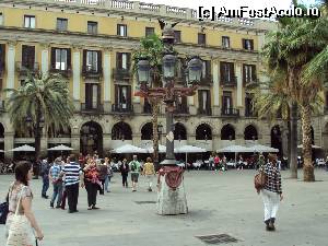 [P38] Placa Reial, cu felinarul proiectat de Gaudi » foto by Carmen Ion
 - 
<span class="allrVoted glyphicon glyphicon-heart hidden" id="av531519"></span>
<a class="m-l-10 hidden" id="sv531519" onclick="voting_Foto_DelVot(,531519,1999)" role="button">șterge vot <span class="glyphicon glyphicon-remove"></span></a>
<a id="v9531519" class=" c-red"  onclick="voting_Foto_SetVot(531519)" role="button"><span class="glyphicon glyphicon-heart-empty"></span> <b>LIKE</b> = Votează poza</a> <img class="hidden"  id="f531519W9" src="/imagini/loader.gif" border="0" /><span class="AjErrMes hidden" id="e531519ErM"></span>